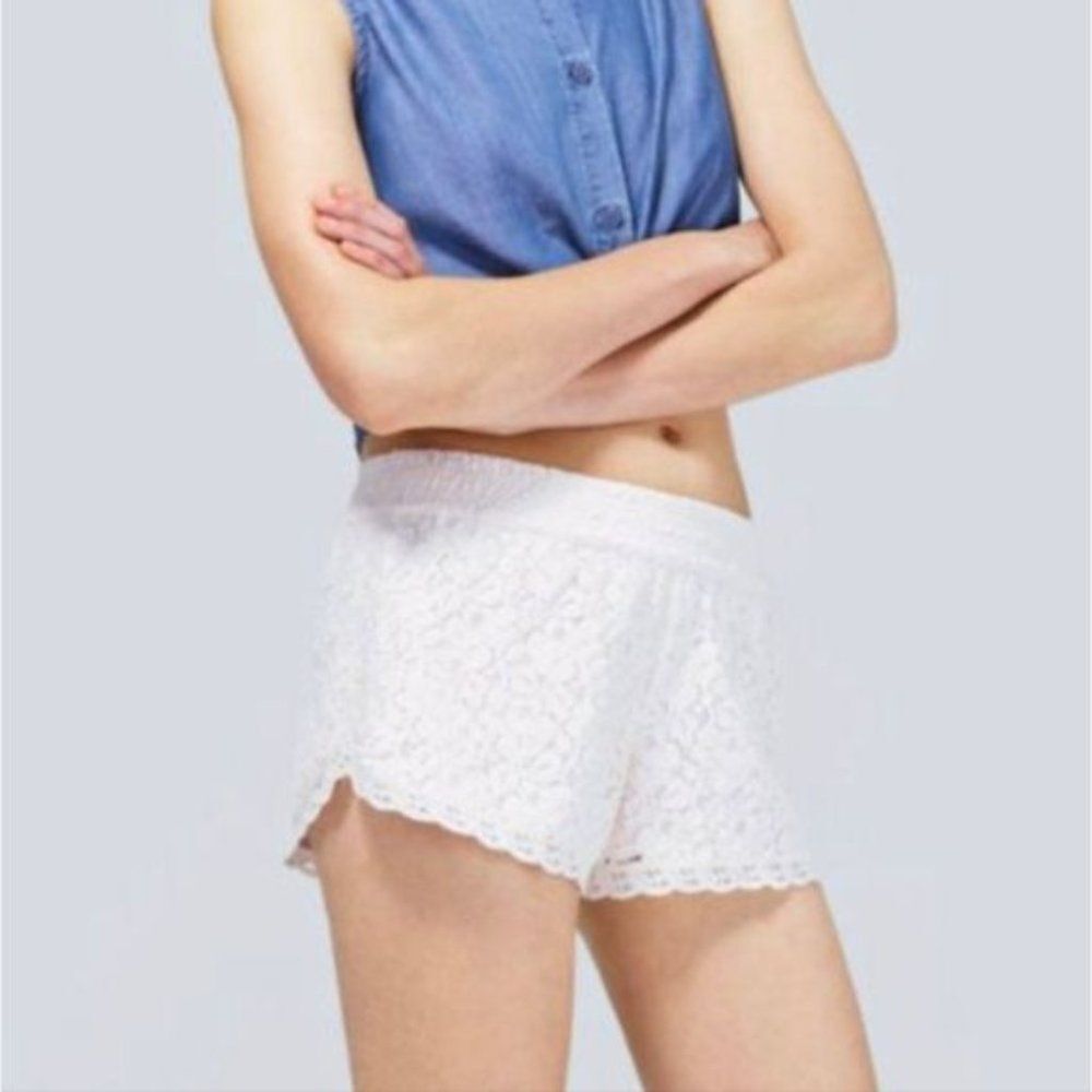Aritzia Talula Beatrice Lace Shorts